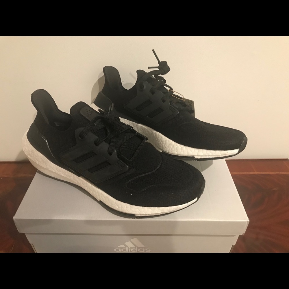 Adidas Ultraboosts 22